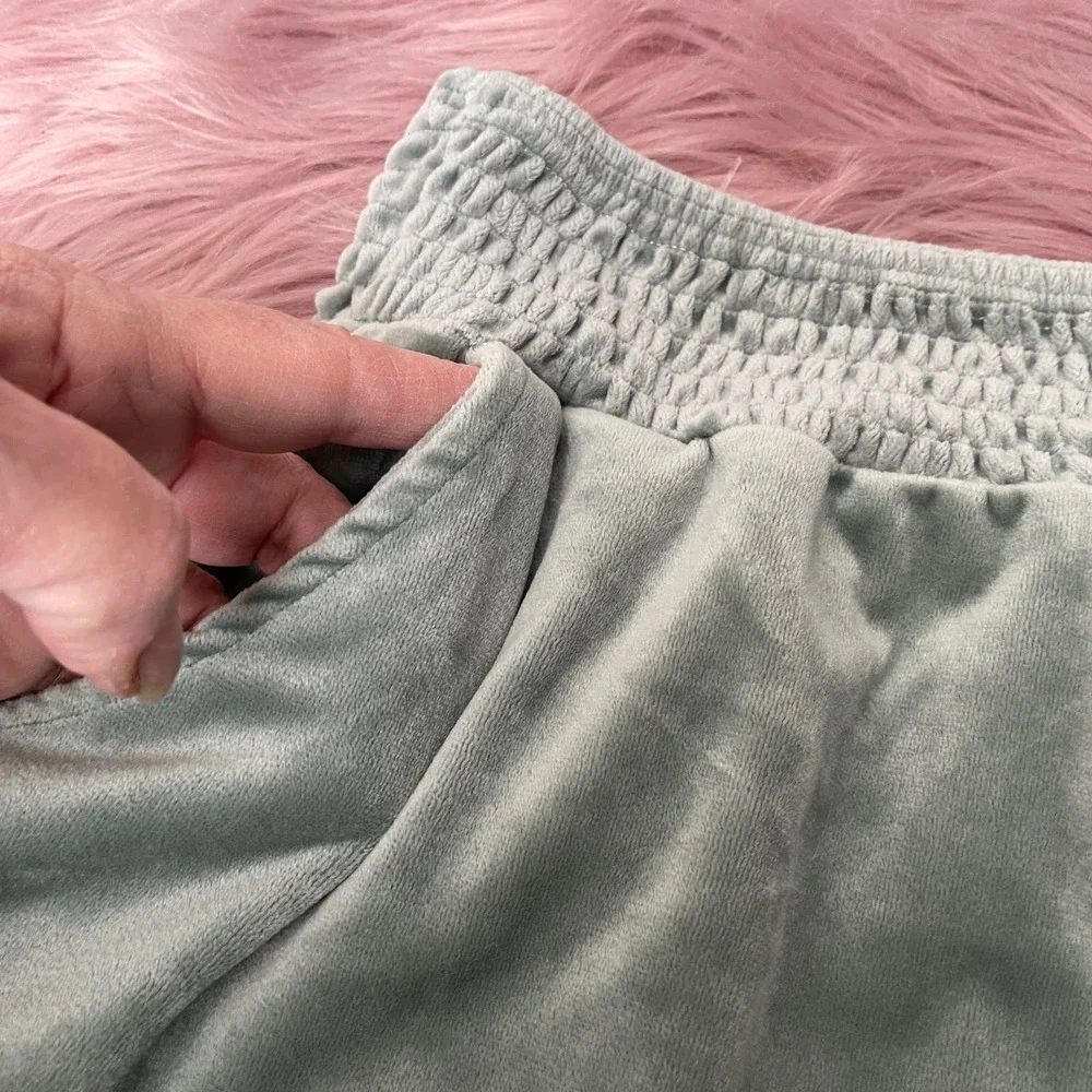 Alya Velour Shorts & True Lace Bralette - Picture 6 of 14